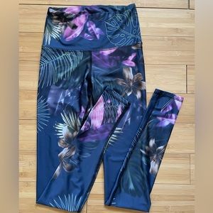 New without tags XS Yoga Democracy leggings